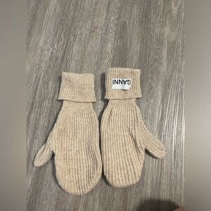 Ganni mittens